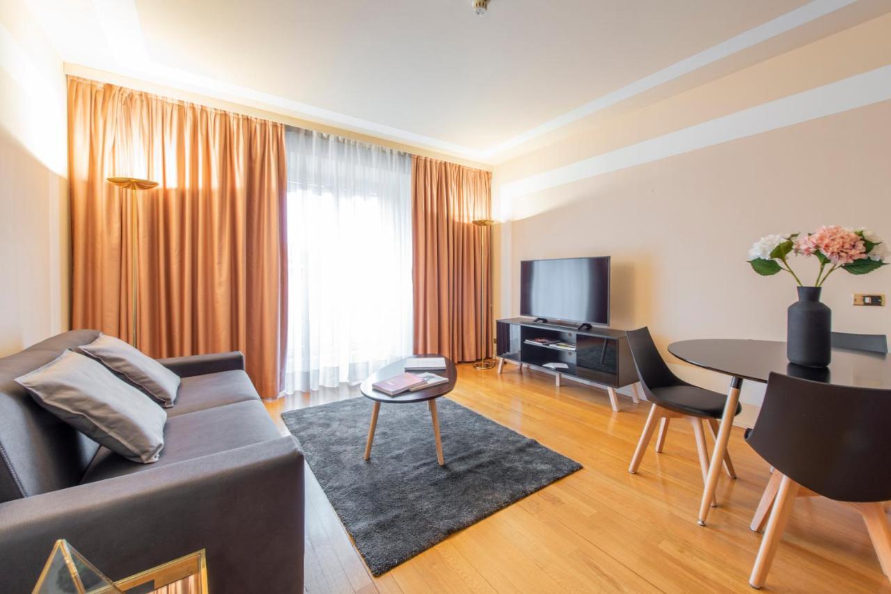 Milan Duomo Suites Milão Exterior foto