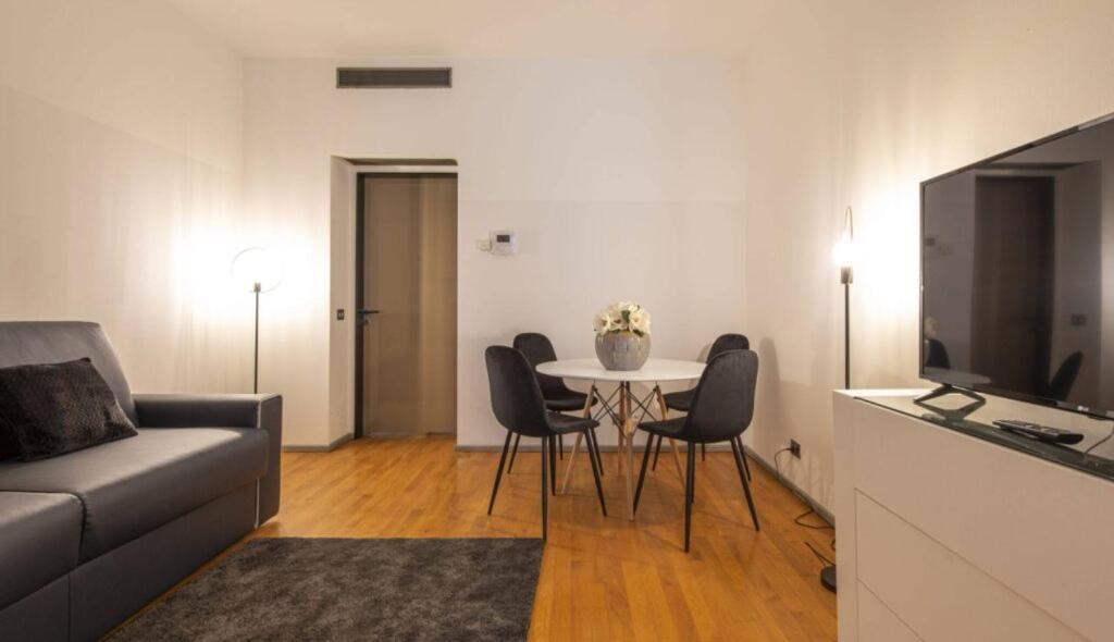 Milan Duomo Suites Milão Exterior foto