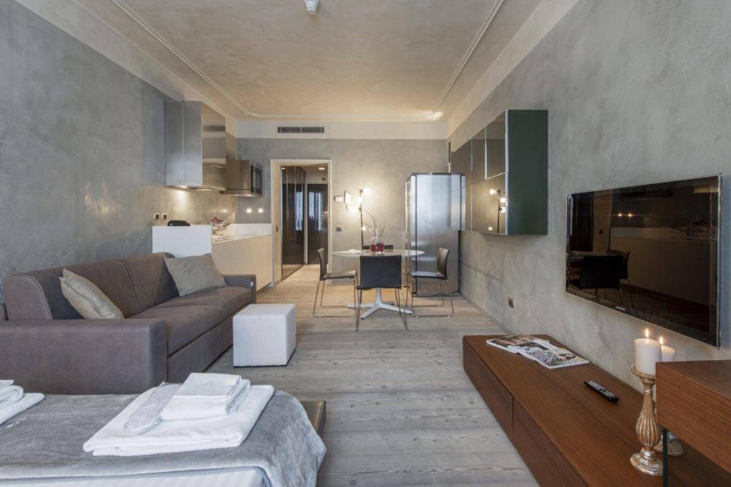 Milan Duomo Suites Milão Exterior foto