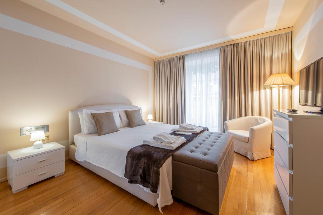 Milan Duomo Suites Milão Exterior foto