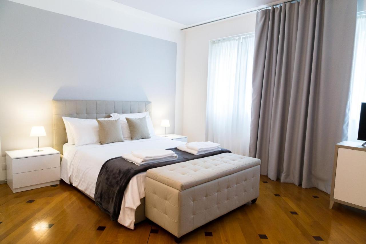 Milan Duomo Suites Milão Exterior foto