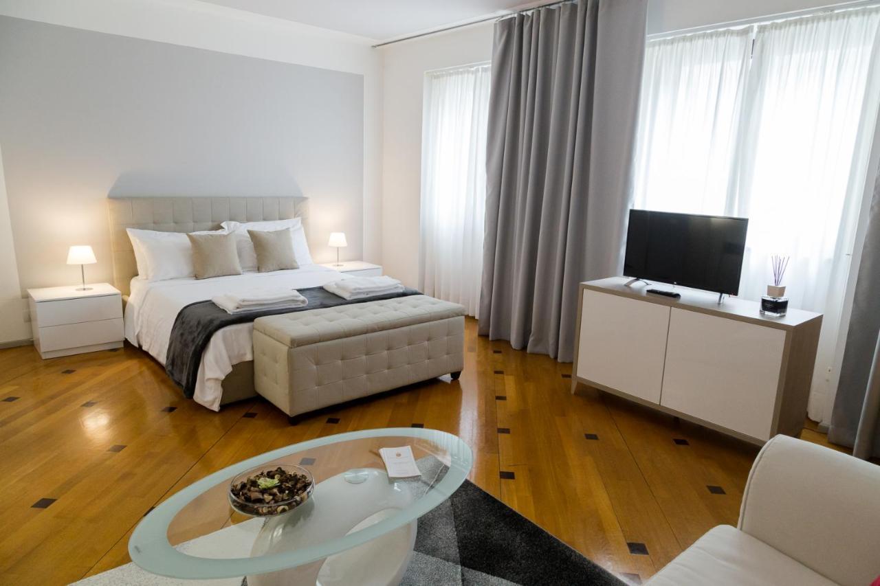 Milan Duomo Suites Milão Exterior foto