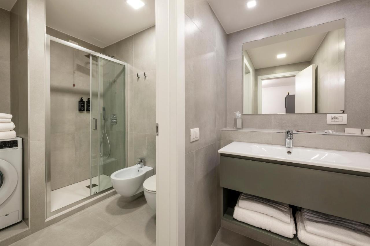 Milan Duomo Suites Milão Exterior foto