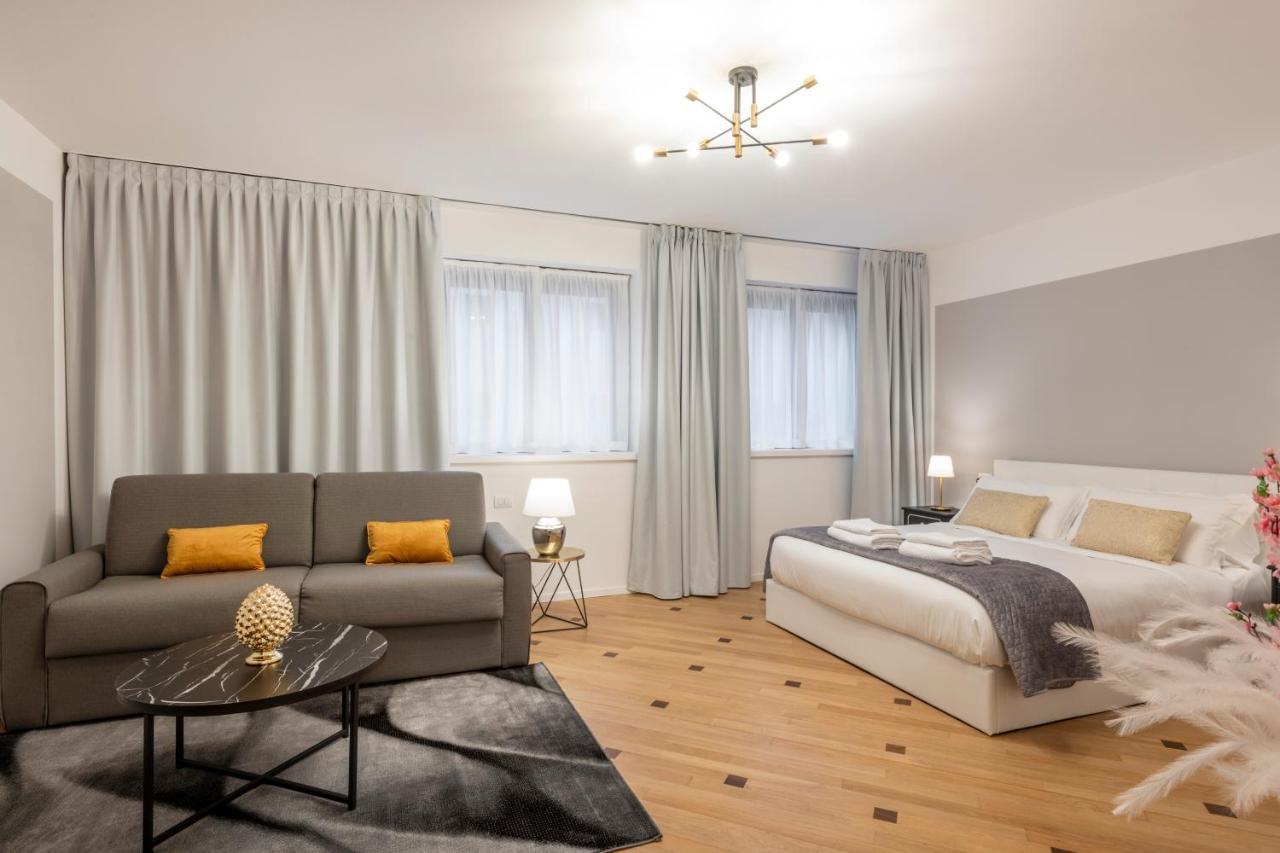 Milan Duomo Suites Milão Exterior foto