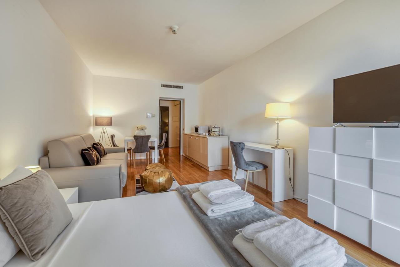 Milan Duomo Suites Milão Exterior foto