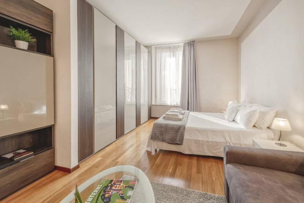 Milan Duomo Suites Milão Exterior foto